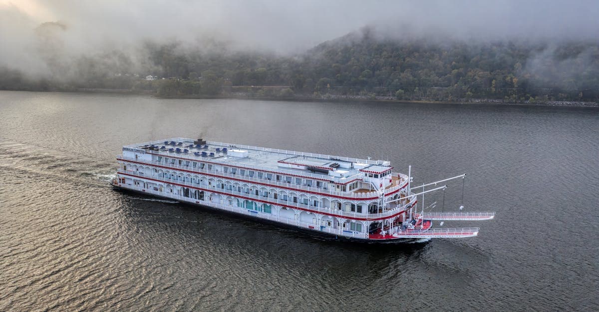 Cover Image for Unwind on the Water: Explore Tailored Mississippi River Cruises for Seniors